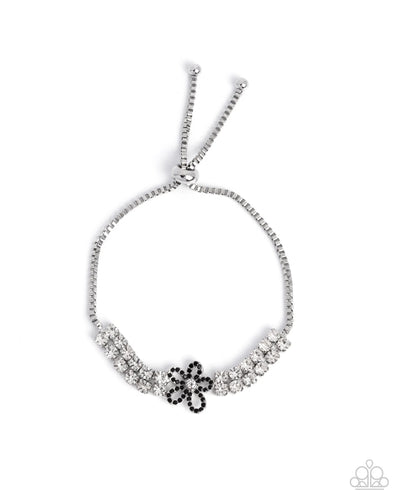 Paparazzi Blooming Breakthrough - Black