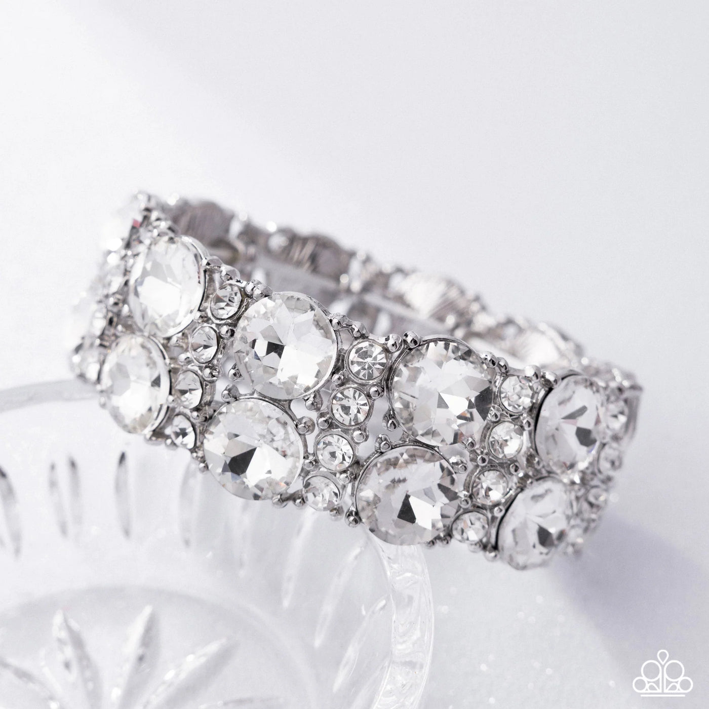 Paparazzi LOP Exact Elegance - White