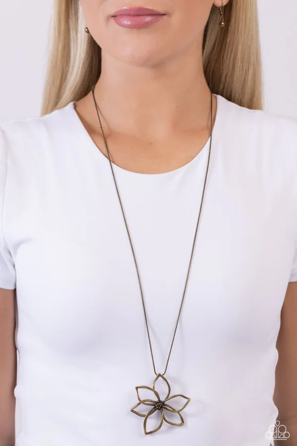 Paparazzi Flowering Fame