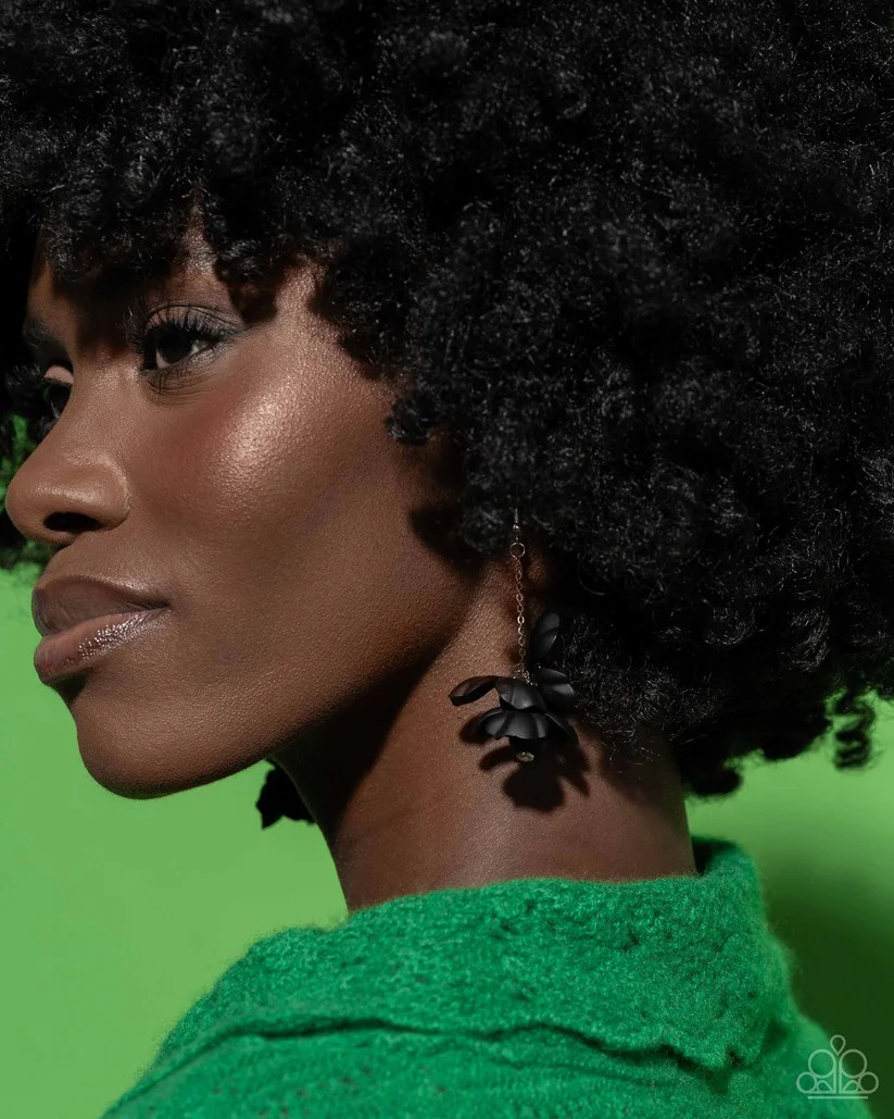 Paparazzi Plentiful Petals - Black