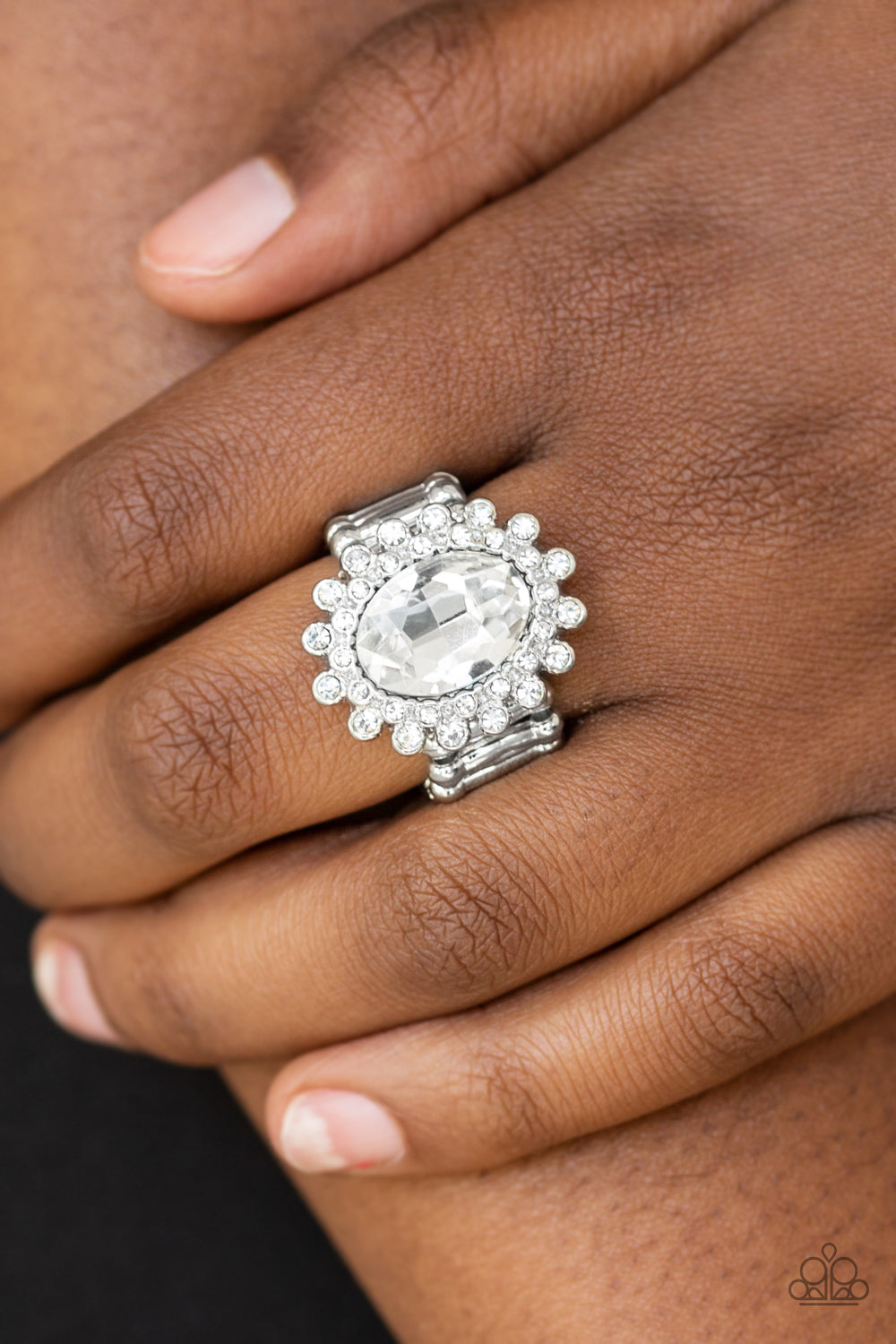 Paparazzi Castle Chic - White